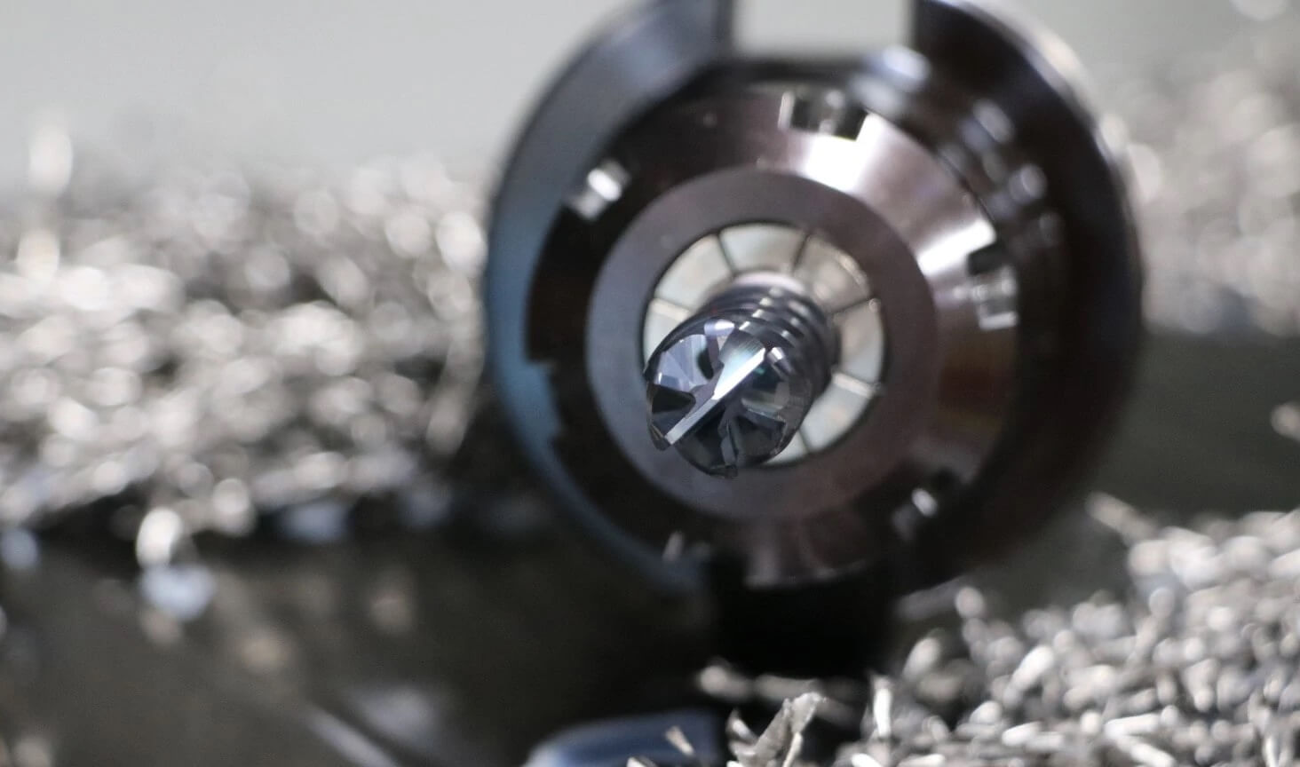 Close-up of precision titanium CNC parts placed on a 数控机床 (CNC machine), showcasing high-quality metal manufacturing and industrial craftsmanship